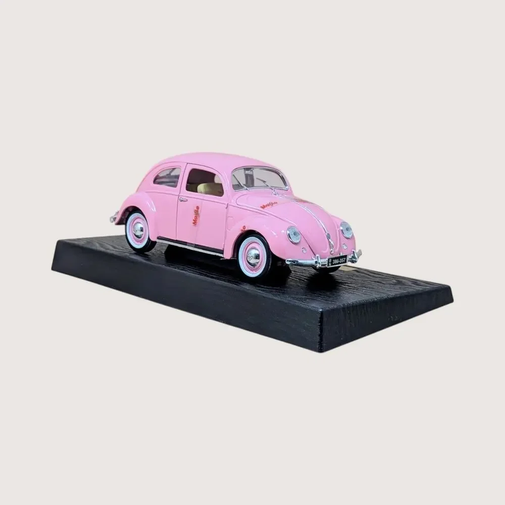 Maisto 1/18 1951 Volkswagen Beetle Export Sedan Special Edition Pink